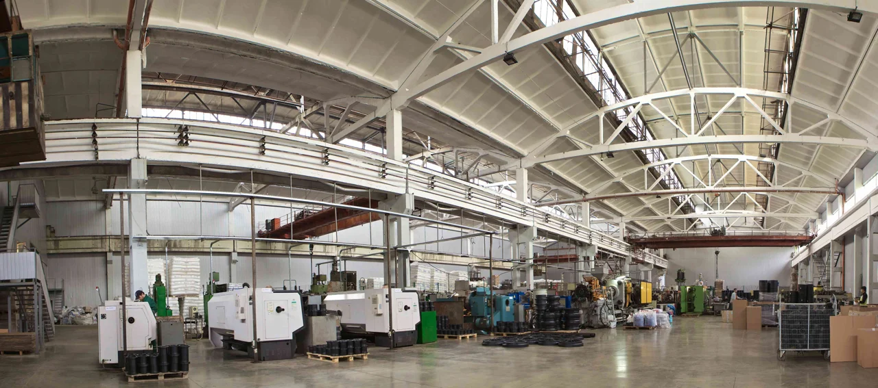 Injection-molding workshop — third-party photographic reference