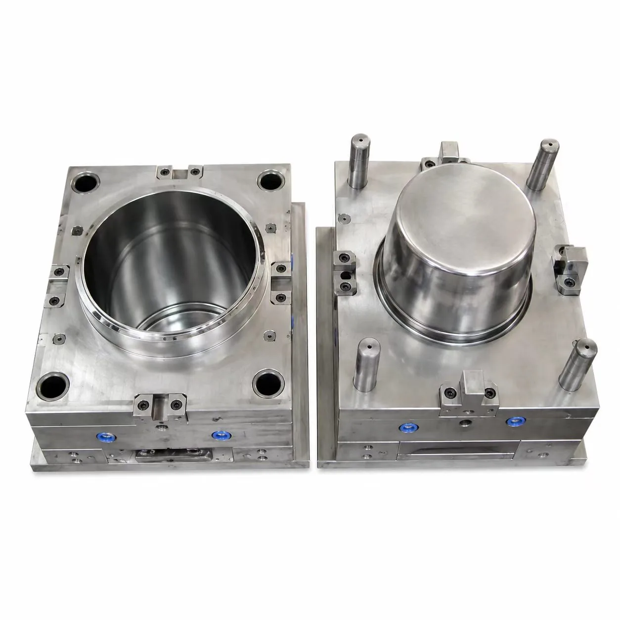 Core and cavity tooling published by HecosTech