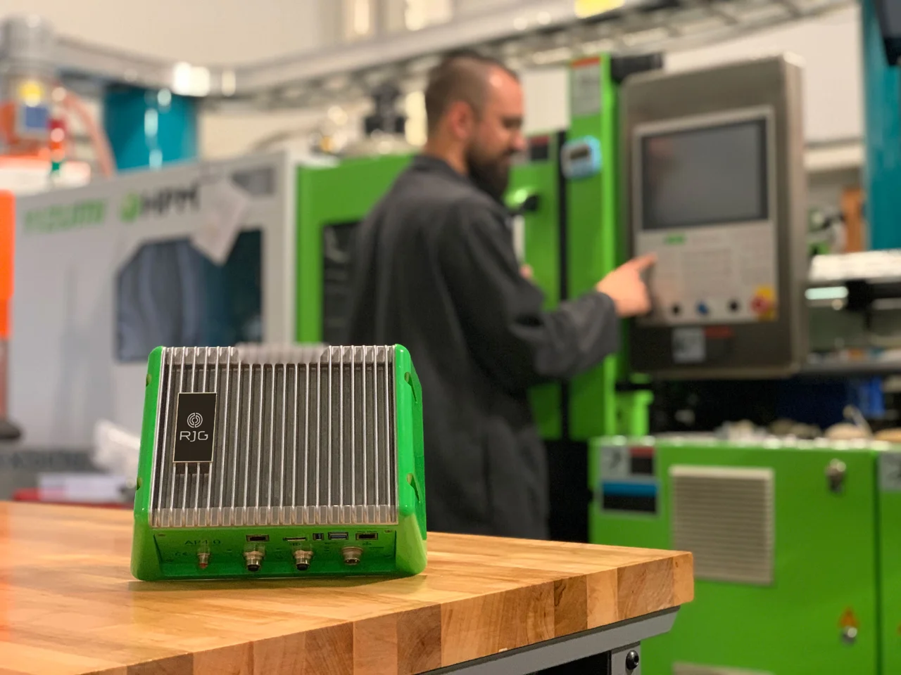 Process monitoring at a molding press — third-party photographic reference