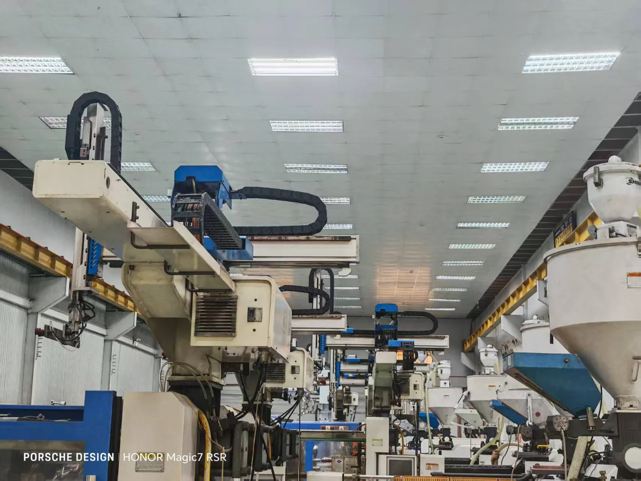 Container-handling automation cell