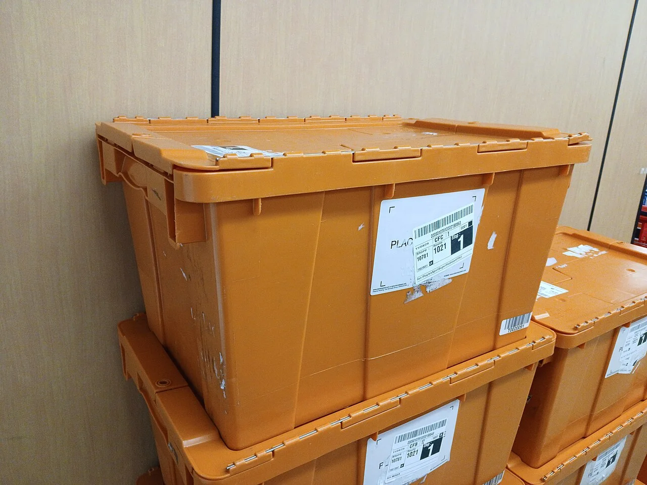 Stacked industrial transport totes